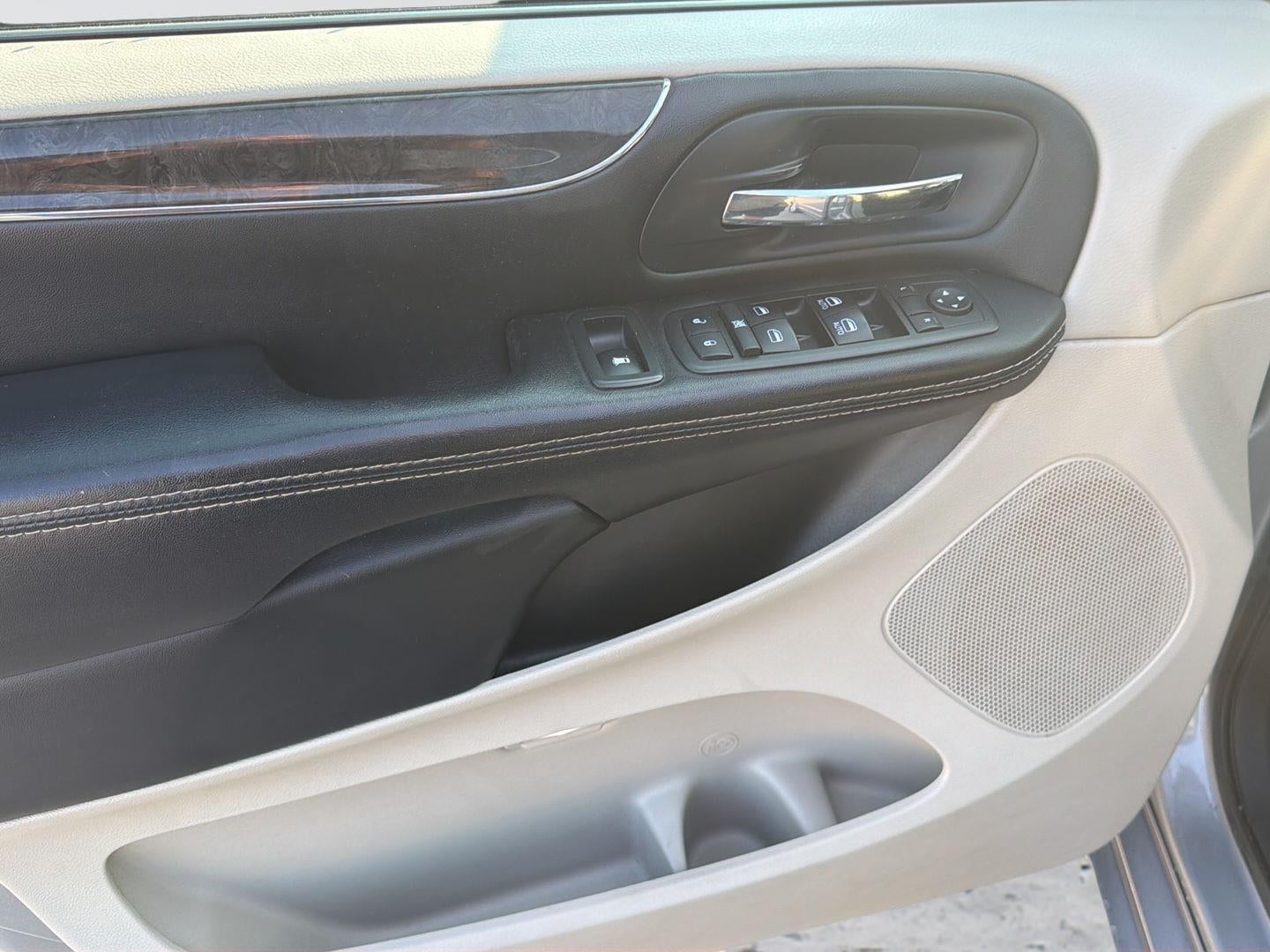 2014 Chrysler Town & Country Touring