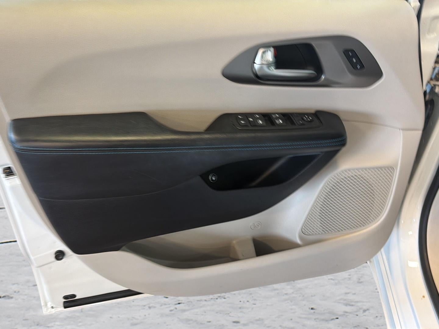 2021 Chrysler Pacifica Hybrid Touring L